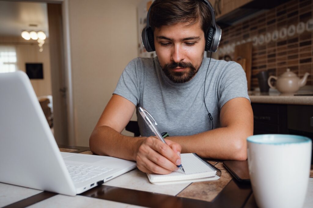 Online cursus ontwikkelen met AI ondersteuning - Wat je wel en niet moet doen! 2 Online cursus ontwikkelen met AI - Het maken van toetsen met AI tools.