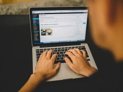 blogging-typing-wordpress-2620148